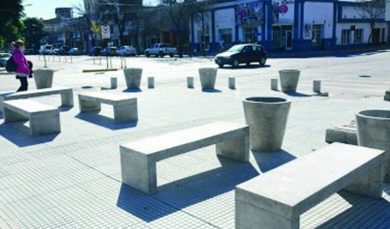 Ejecutan pasos de peatones y adoquinados en Mendoza y Sobral