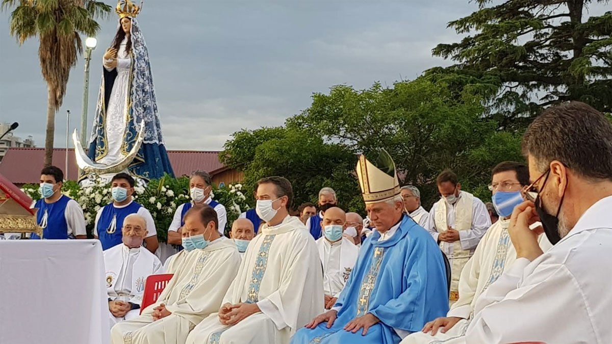 Masiva procesión y misa en el Día de la Inmaculada Concepción.