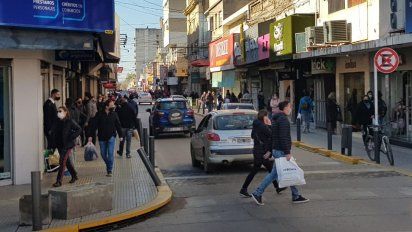 Hubo 48 comercios que excedieron el horario de apertura durante el