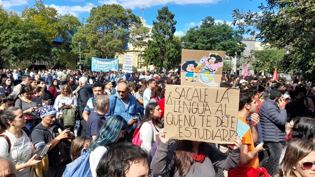 La masiva movilización en Río Cuarto en respaldo a las universidades. Foto: Estela Zogbe.