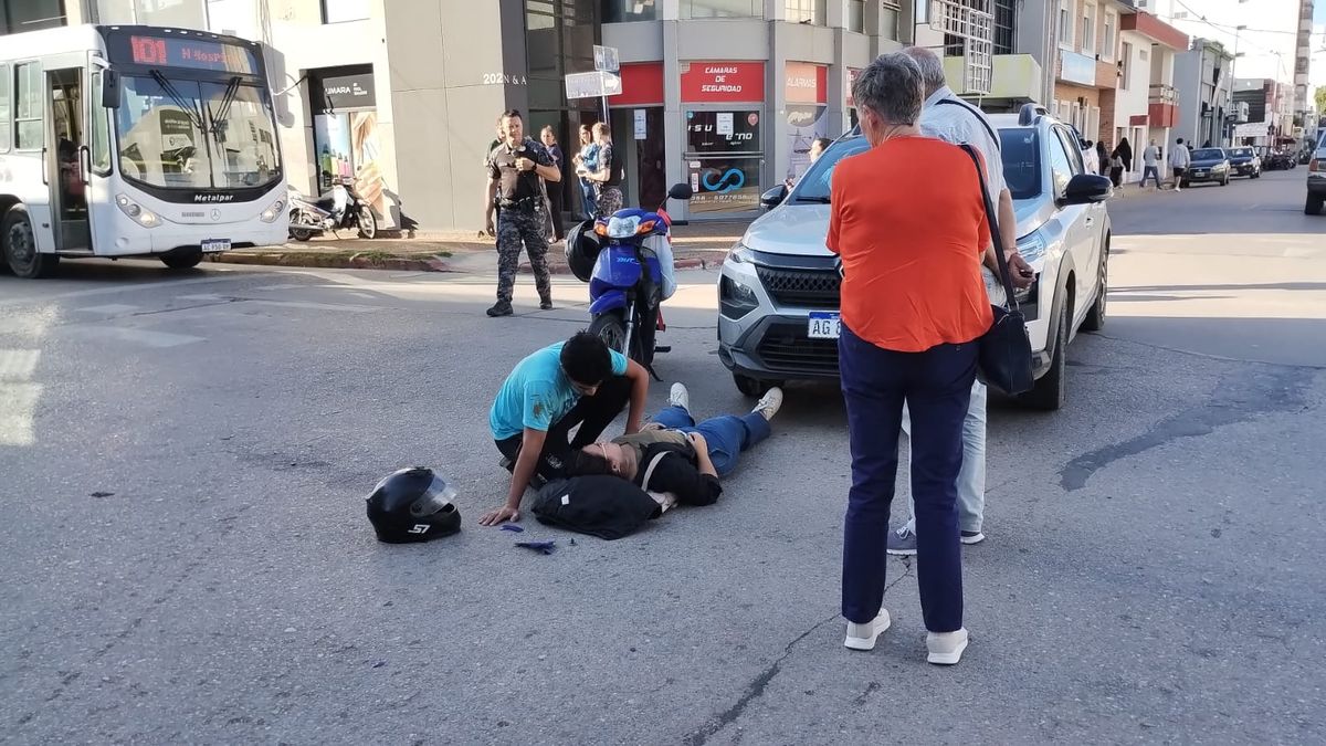 Una joven lesionada tras un choque en microcentro