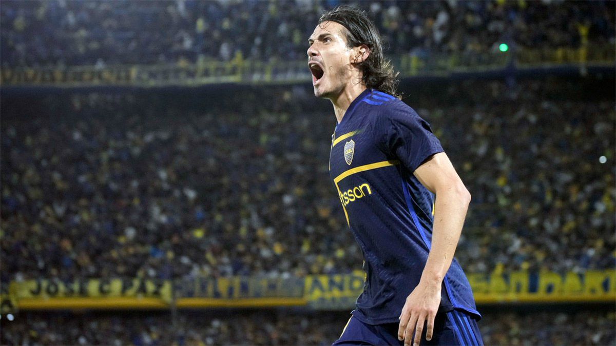 Edinson Cavani festeja su gol con el que Boca se clasificó a cuartos de final y deberá jugar con River
