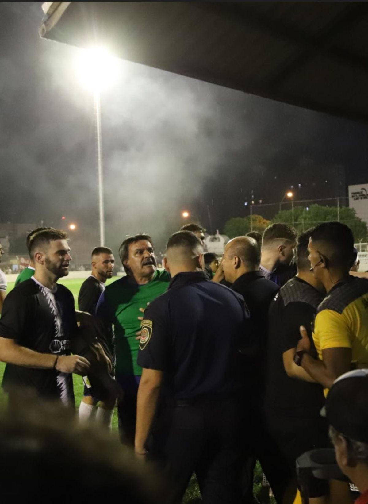 El partido estuvo interrumpido por incidentes de los jugadores de Talleres con el árbitro.