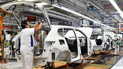 Caputo informó que la automotriz Volkswagen retrotrajo los precios