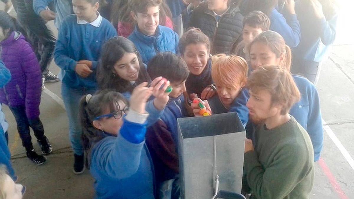 En La Carlota Reciclan Las Tapitas De Plástico Y Fabrican Borradores 7107