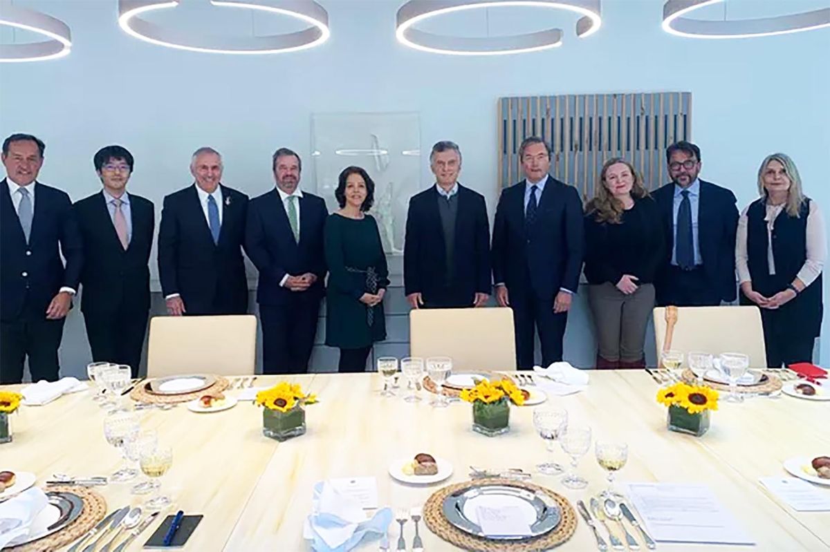  El expresidente Mauricio Macri participó ayer de un almuerzo en la embajada de Alemania junto a los embajadores del G7