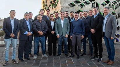 Martín Llaryora suma a una decena de intendentes de Juntos por el Cambio al partido cordobés