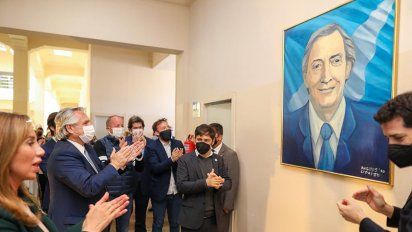 A 10 años de su muerte, colocan una estatua de Néstor Kirchner en el CCK