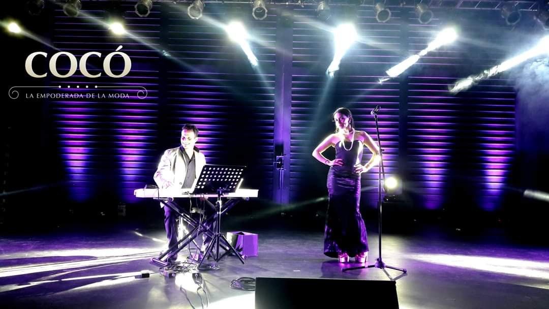 El pianista Mario Tozzini acompaña a Nayla Malano en “Cocó”.