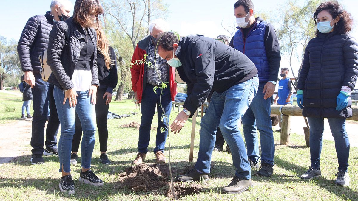El intendente Juan Manuel Llamosas participó de la actividad.