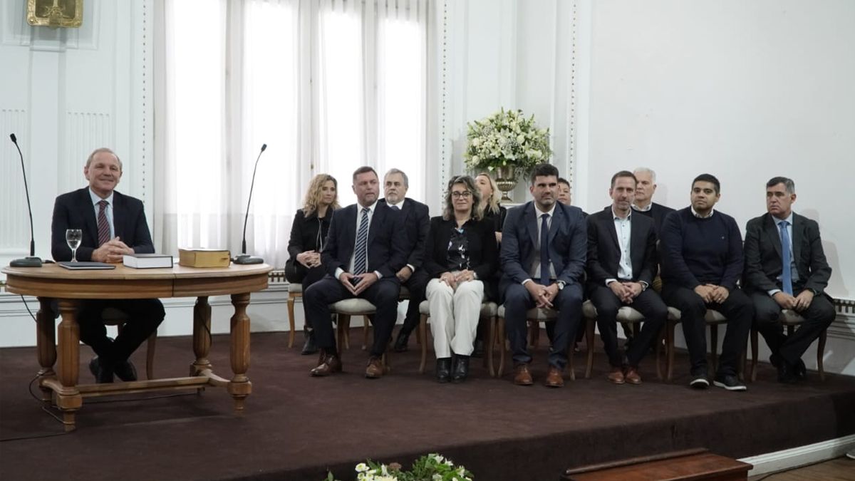 Asumió el nuevo Gabinete Municipal. Foto: Andrés Oviedo.
