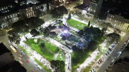 Con nueva iluminación led, la Plaza Colón también brilla de noche