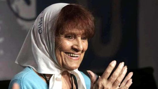Murió Taty Almeida, histórica referente de Madres de Plaza de Mayo