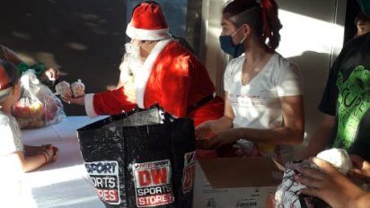 Jockey Club entregó alimentos y juguetes a dos comedores de la ciudad