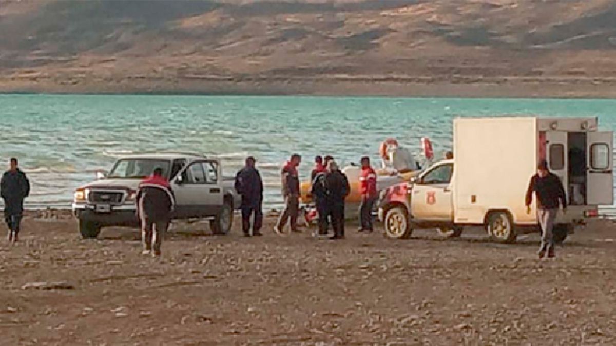 Lago Cardiel: encontraron el cuerpo de un bombero desaparecido