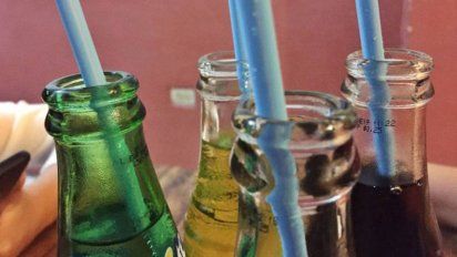 Buscan que la gente utilice menos sorbetes y vasos plásticos