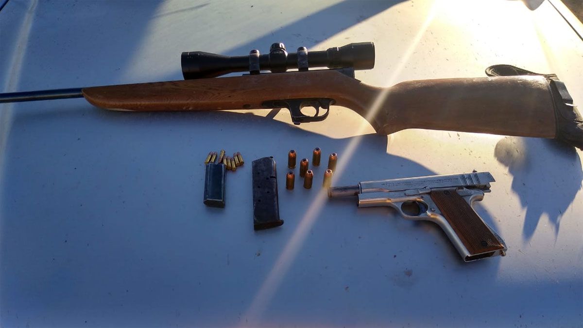 Las armas secuestradas en la zona rural de Las Acequias.