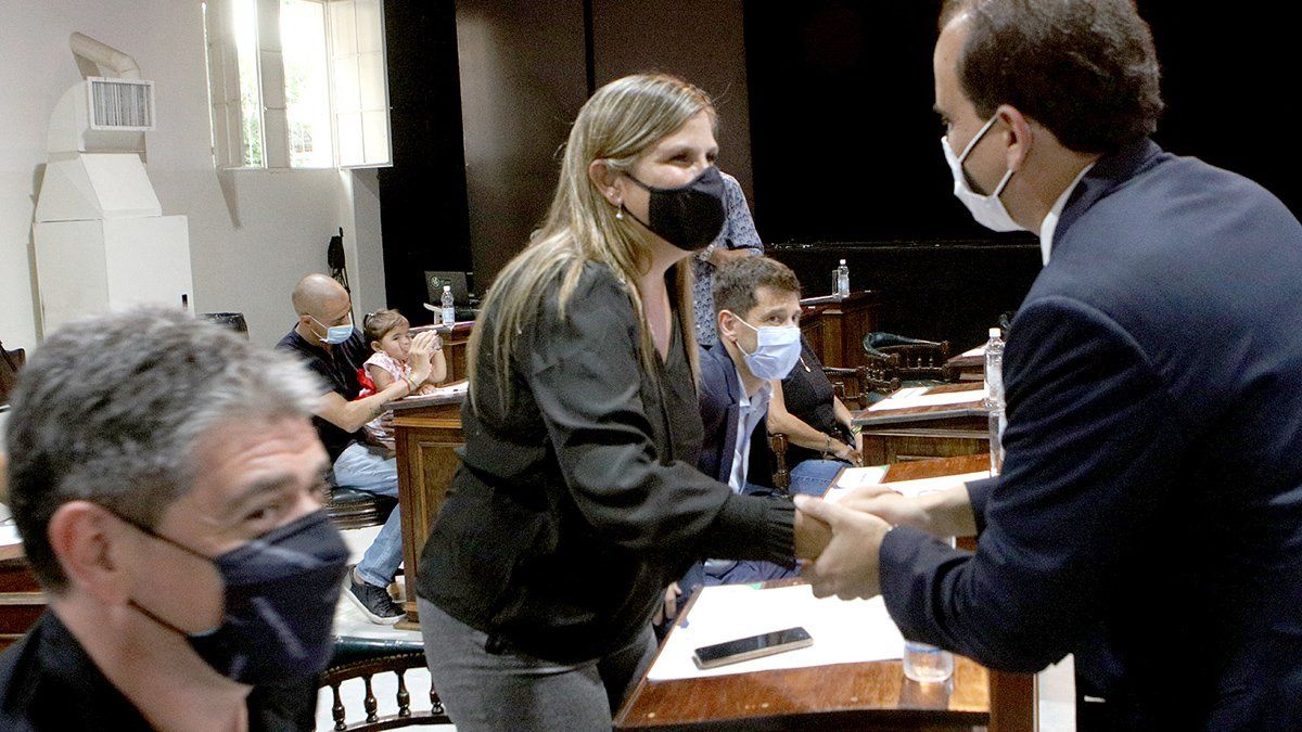 El intendente cruzó saludo con todos los ediles.
