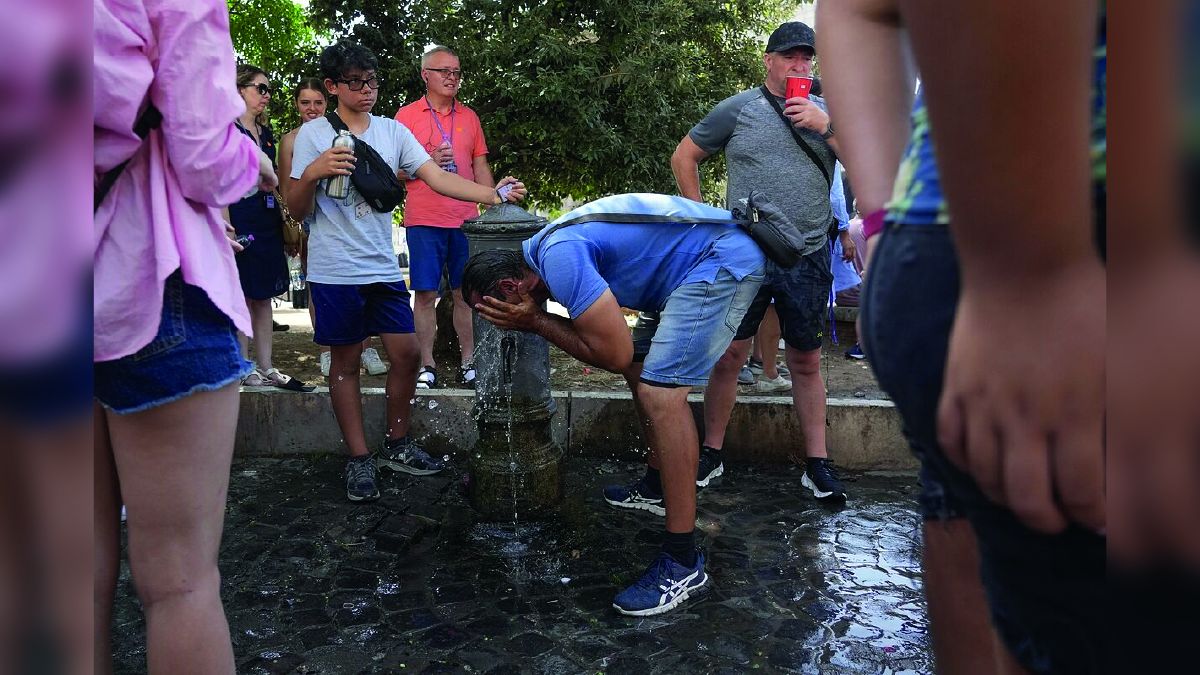 España: El país volvió a experimentar desde este lunes un fenómeno detemperaturas inusualmente altas para la temporada y el termómetroalcanzó los 47 grados en Villarrobledo