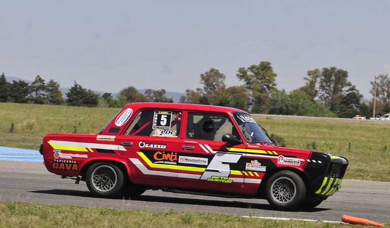 Alberto Cuervo, con su Fiat 125 Berlina, fue gran protagonista en el Turismo Nacional Histórico Cordobés.