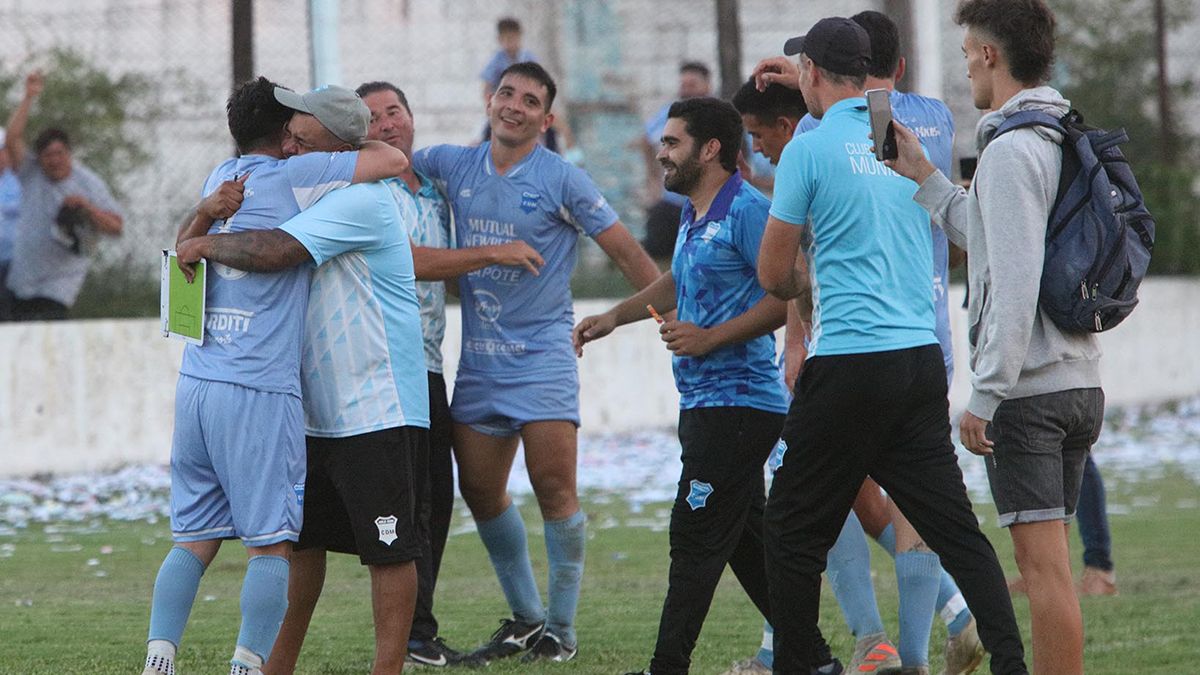 El Celeste de Adelia María venció a domicilio a Alberdi 2 a 1 y se quedó con el torneo Clausura. Foto: Matías Tambone