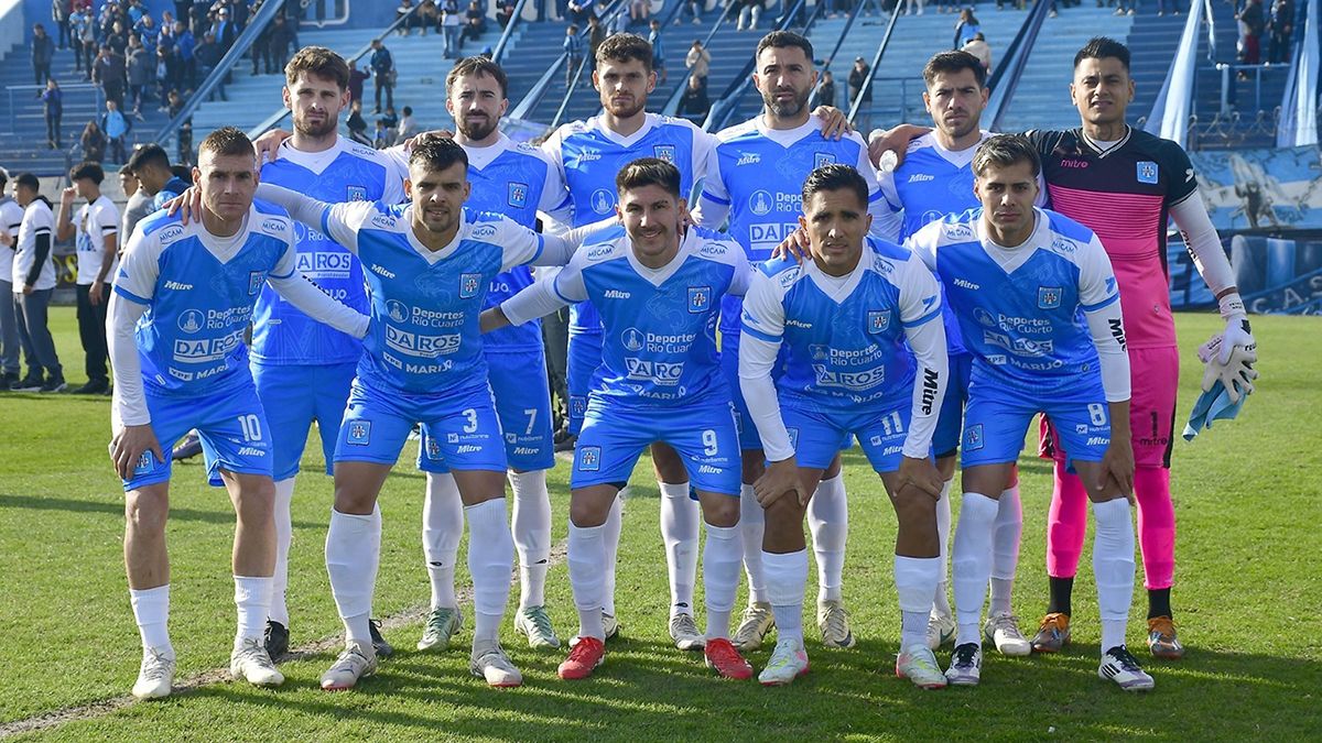 Estudiantes se afianza en la Zona B de la Primera Nacional 2025. El próximodomingo 13 desde las 16:00, volverán a jugar en Río Cuarto cuando enfrenten aChacarita. Los “Leones” pretenden hacer valer su localía en duelo clave.