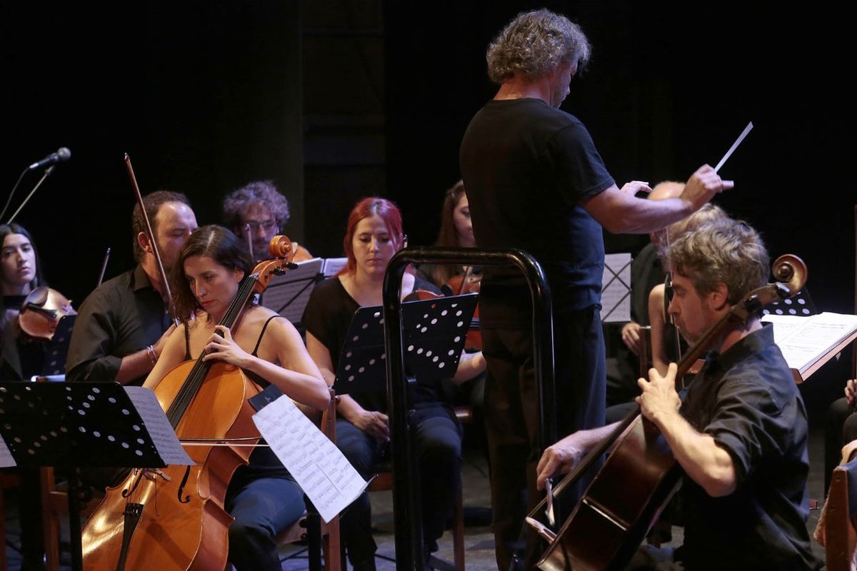 Los solistas del Conservatorio, acompañados por la Orques de Cámara Municipal. (Fotos: Matías Tamoone).