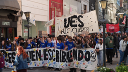 la ues marcho por los 50 anos de la noche de los lapices y reclamo por la educacion