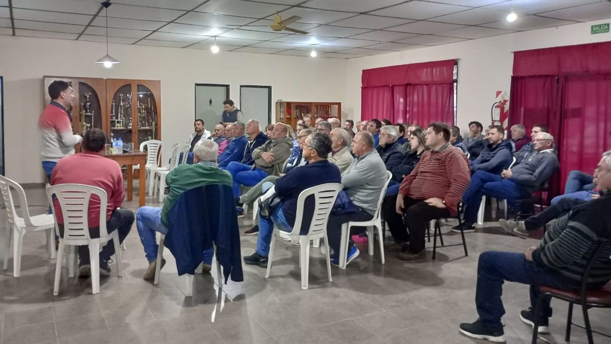 Más de 100 productores de la región se reunieron por el camino entre ruta E-90 y Río Tercero.