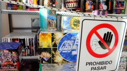 En medio de la prohibición, Edecom decomisó artículos de pirotecnia