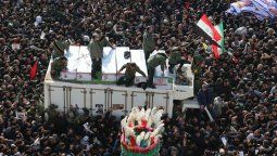 Multitudinario funeral para el jefe militar asesinado por EE.UU.