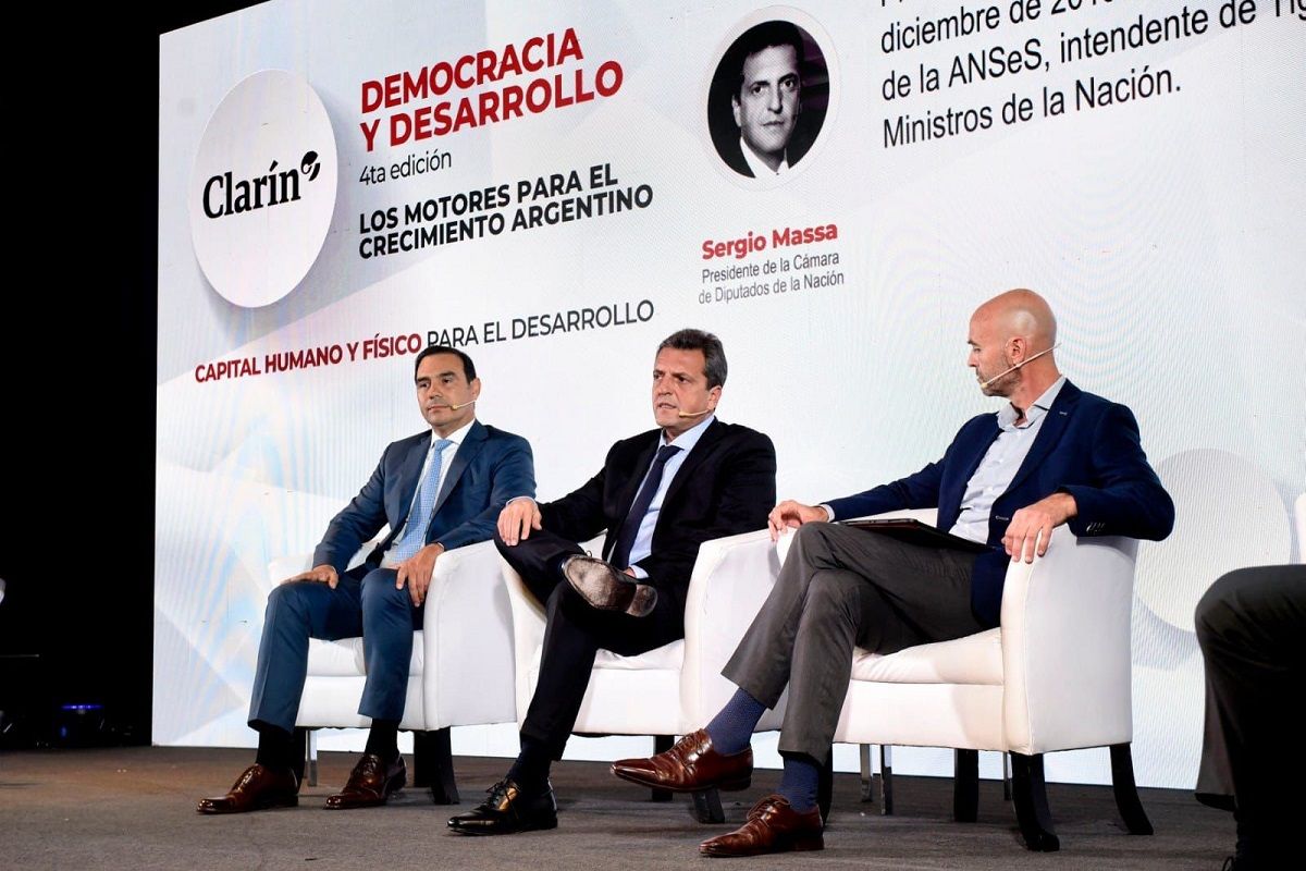 Massa participó del encuentro organizado por Clarín sobre Democracia y Desarrollo.