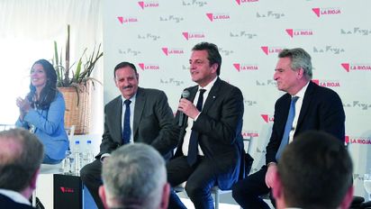 Massa anticipó que se sortearán autos y motos para incentivar el uso de la tarjeta de débito