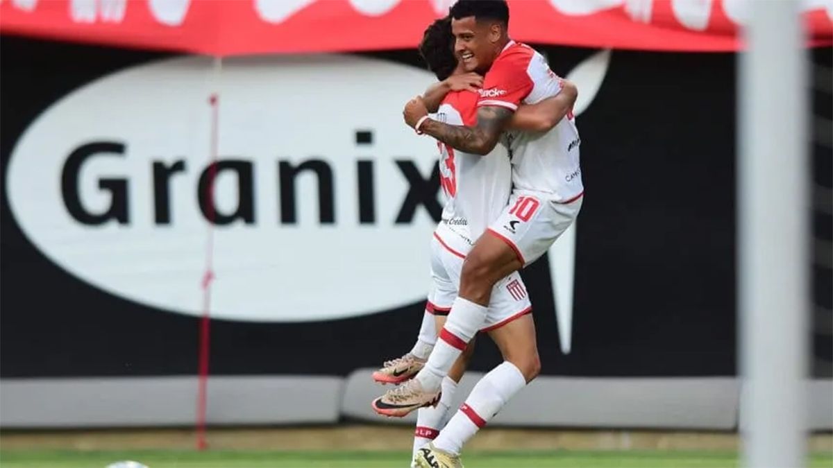 Tiago Palacios festeja su gol el partido entre Estudiantes y Unión