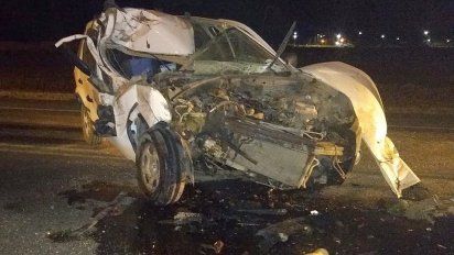 Una joven resultó herida al chocar contra un camión en Las Higueras