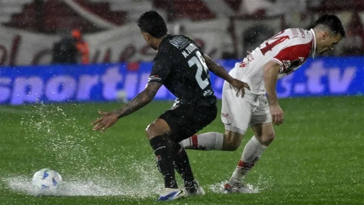 La lluvia, la gran protagonista del encuentro entre Huracán y Once Caldas por la vuelta de los octavos de final de la Copa Sudamericana