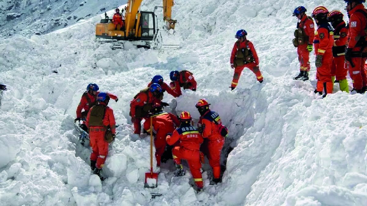 China: La cantidad depersonas fallecidas por una avalancha de nieve que cayó en una ruta de lasmontañas del Tíbet China: La cantidad depersonas fallecidas por una avalancha de nieve que cayó en una ruta de lasmontañas del Tíbet