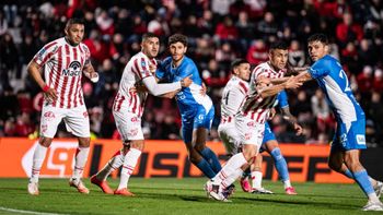Estudiantes perdió 2 a 1 ante Instituto en la capital provincial.