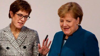 Tras 18 años como líder de los conservadores, Merkel cede ese  lugar a una fiel seguidora