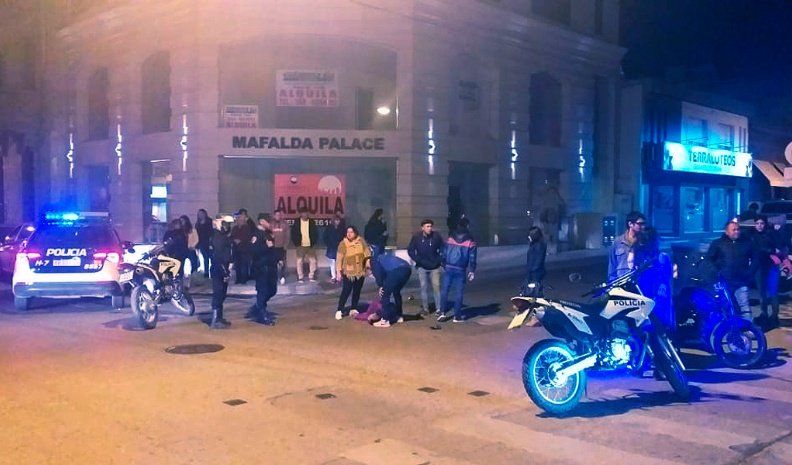 El motociclista de 22 años debió ser asistido y trasladado al Hospital.
