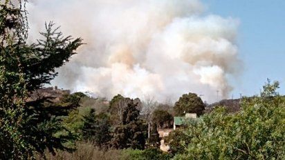 Cerca de las viviendas, el fuego volvió a asediar a Alpa Corral