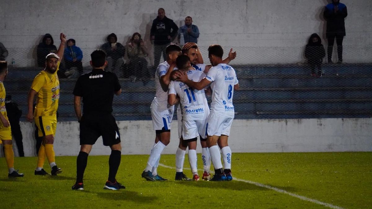 Atenas ganó con los goles de Elías Scoponi y Jermías Franchi. Foto: Andrés Oviedo