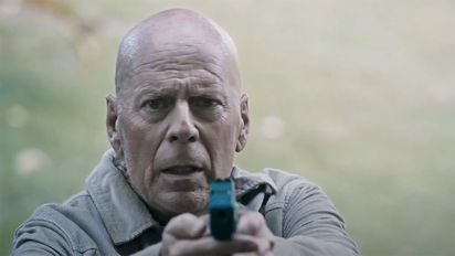 De qué trata la película de Bruce Willis que está en el top 10 de lo más visto