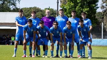 La derrota cortó una racha de nueve partidos consecutivos sin caer, un recorrido que habla del crecimiento del equipo, del trabajo del cuerpo técnico y de un plantel que supo hacerse fuerte semana a semana. Más allá del resultado, esa regularidad es un activo que no se borra con una caída.Estudiantes quedó quinto con 24 puntos, momentáneamente fuera de los cuatro lugares que otorgan el pase.
