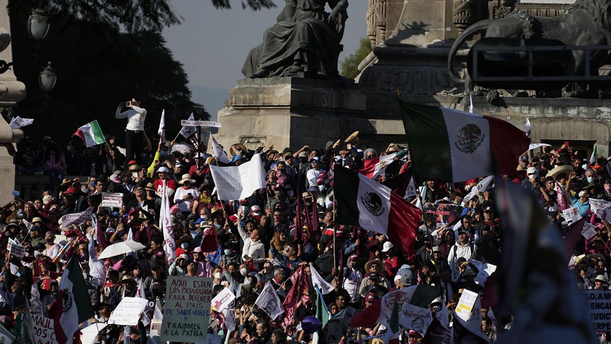 Miles de mexicanosacompañaron el domingo al presidente de México