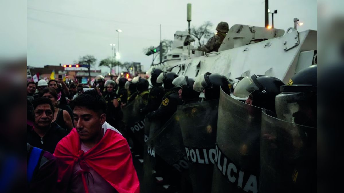 Perú: Miles de peruanos y peruanas tomaron el miércoles las calles céntricasde Lima para exigir el fin del gobierno de la presidenta de Perú
