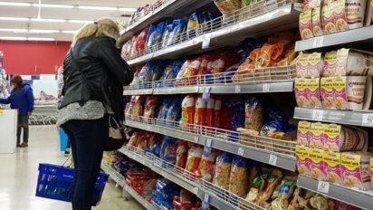Para los empresarios, el recargo al dólar no debería impactar en los precios