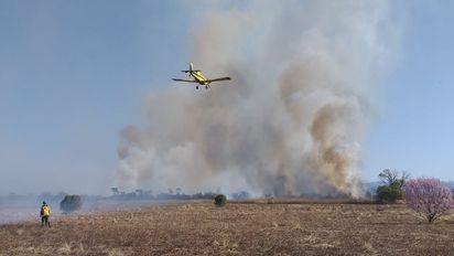 Evacúan vecinos por el incendio en Traslasierra y hay otros focos activos en la provincia