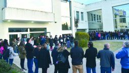 La UTN también reclamó contra  los recortes en un abrazo simbólico