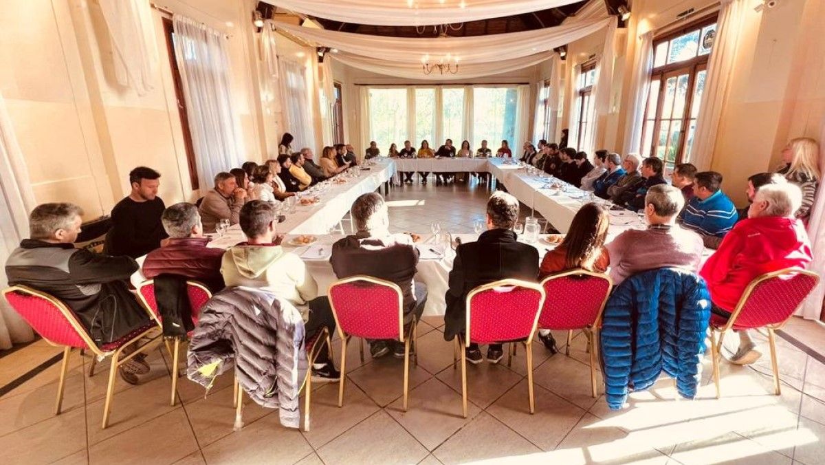 Se desarrolló una mesa de pensamiento político a la que concurrieron profesionales de la ciudad para intercambiar ideas sobre las problemáticas de Villa María